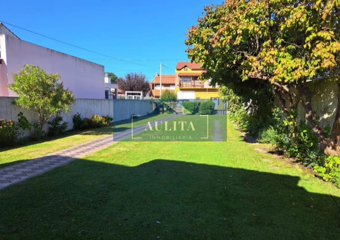 Casa con gran terreno - Centro