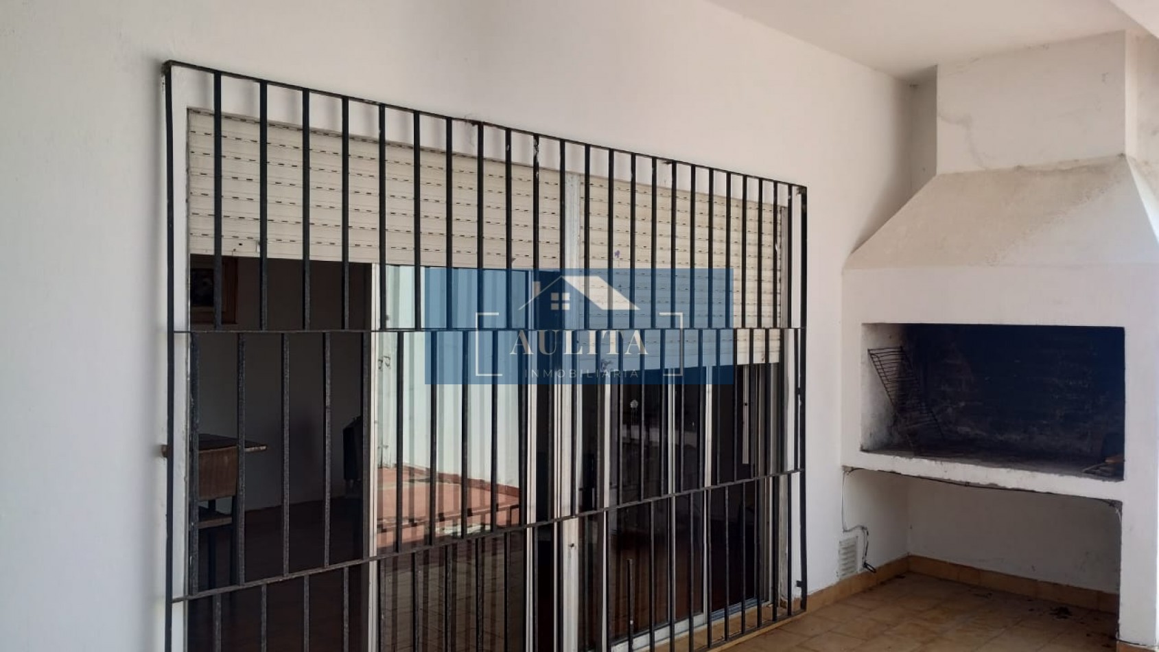 PH con entrada individual y servicios.