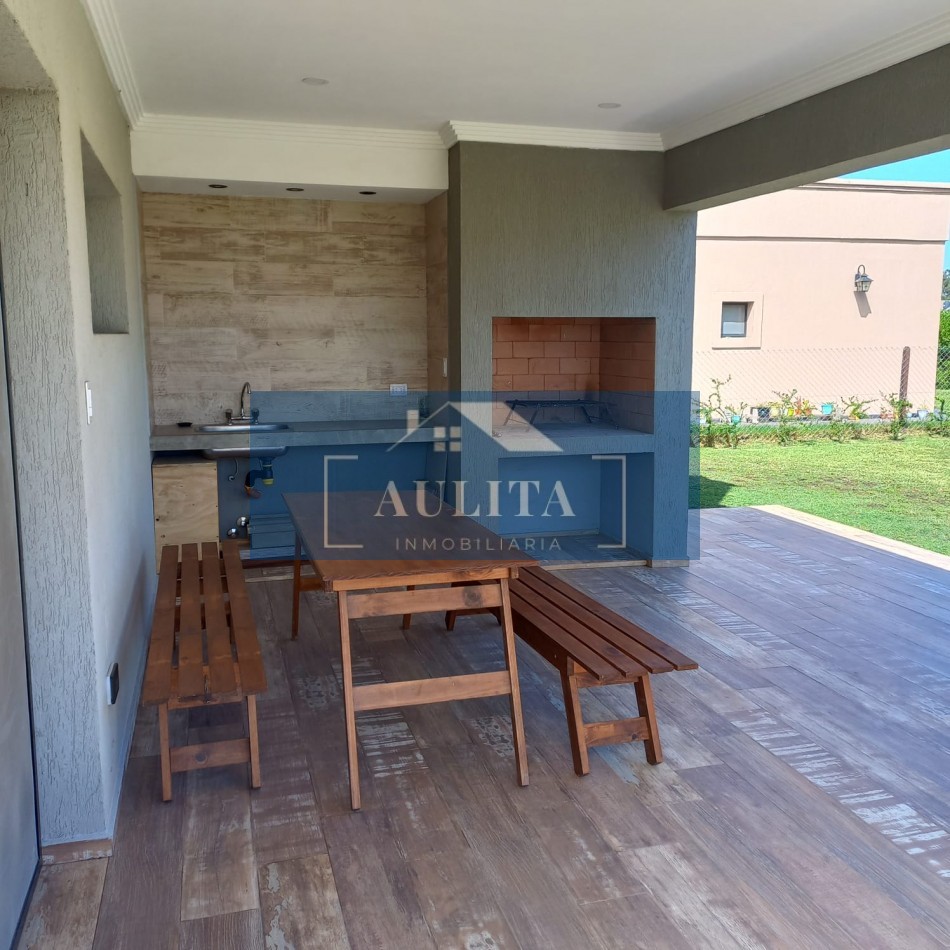 Chalet a estrenar en Barrio Las Lomas