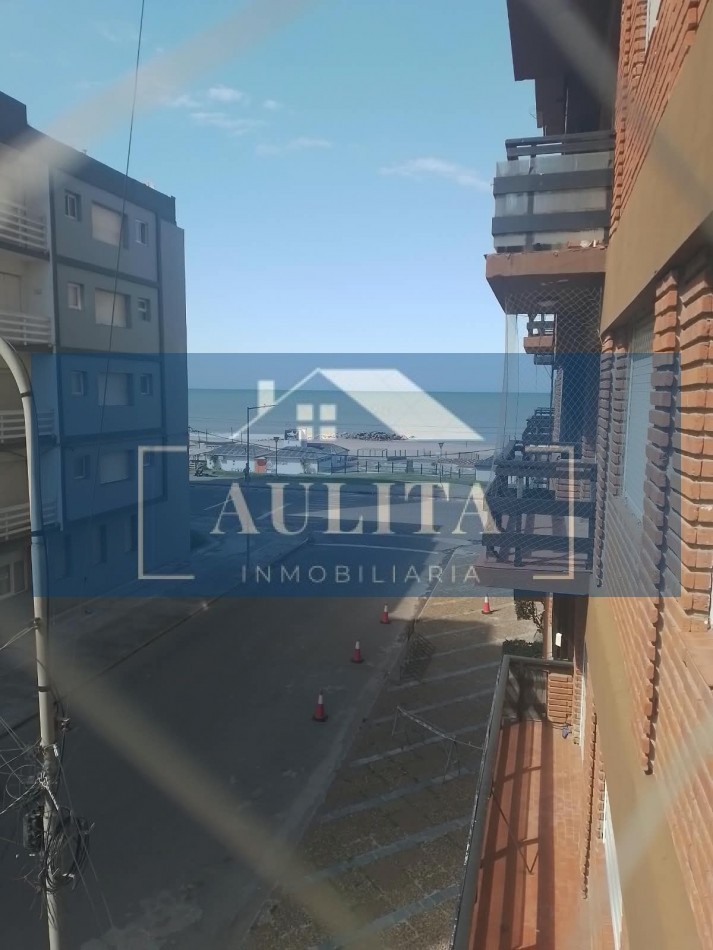 Excelente departamento (3 amb.) a metros del mar con cochera