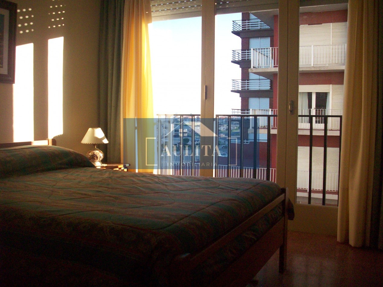 Departamento con vista lateral al mar